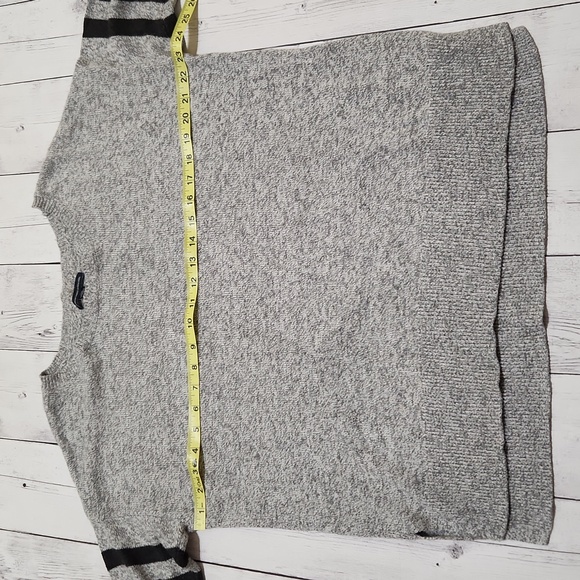 American Eagle light weight Large Womens sweater. - Picture 6 of 8